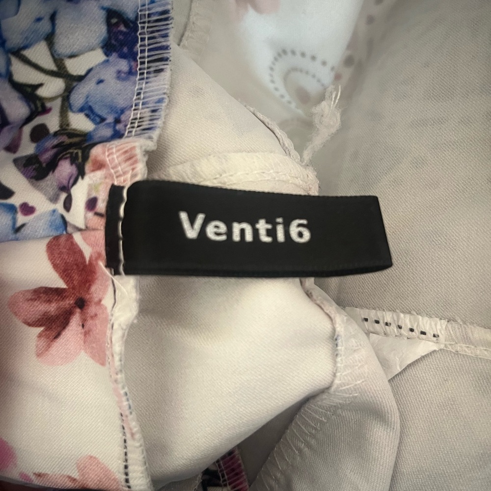 Venti6 Crinkle Jogger White with floral/shapes Small
Made in Italy - Picture 5 of 5
